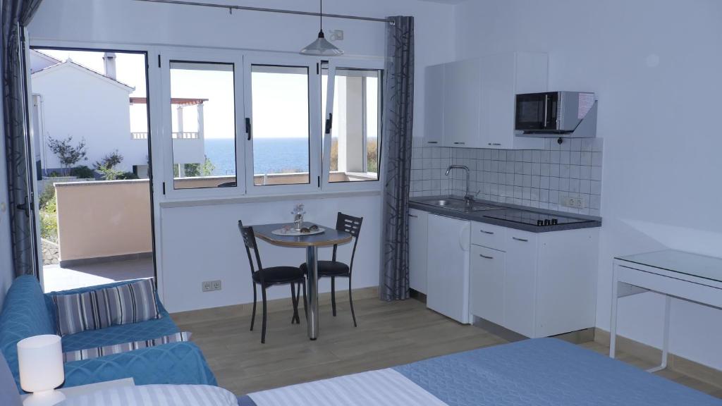 Studio apartman s kuhinjom i pogledom na more