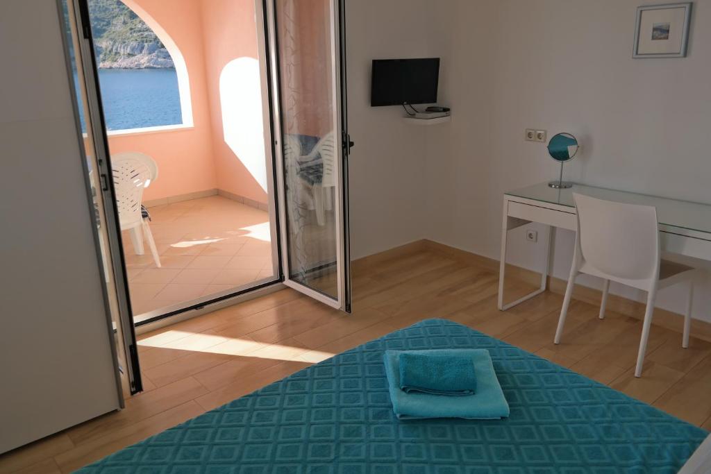 Spavaća soba s izlazom na balkon